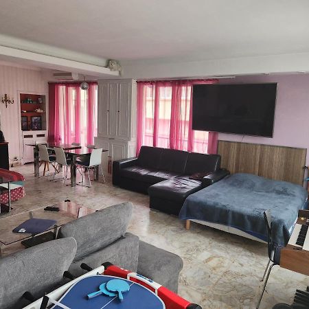 Big Apart 140M2 5Min Walk To Beach Sea &Promenade 3 Double Rooms,Big Living Room 42M2, 3 Showers,9 Beds, Free Parking Νίκαια Εξωτερικό φωτογραφία