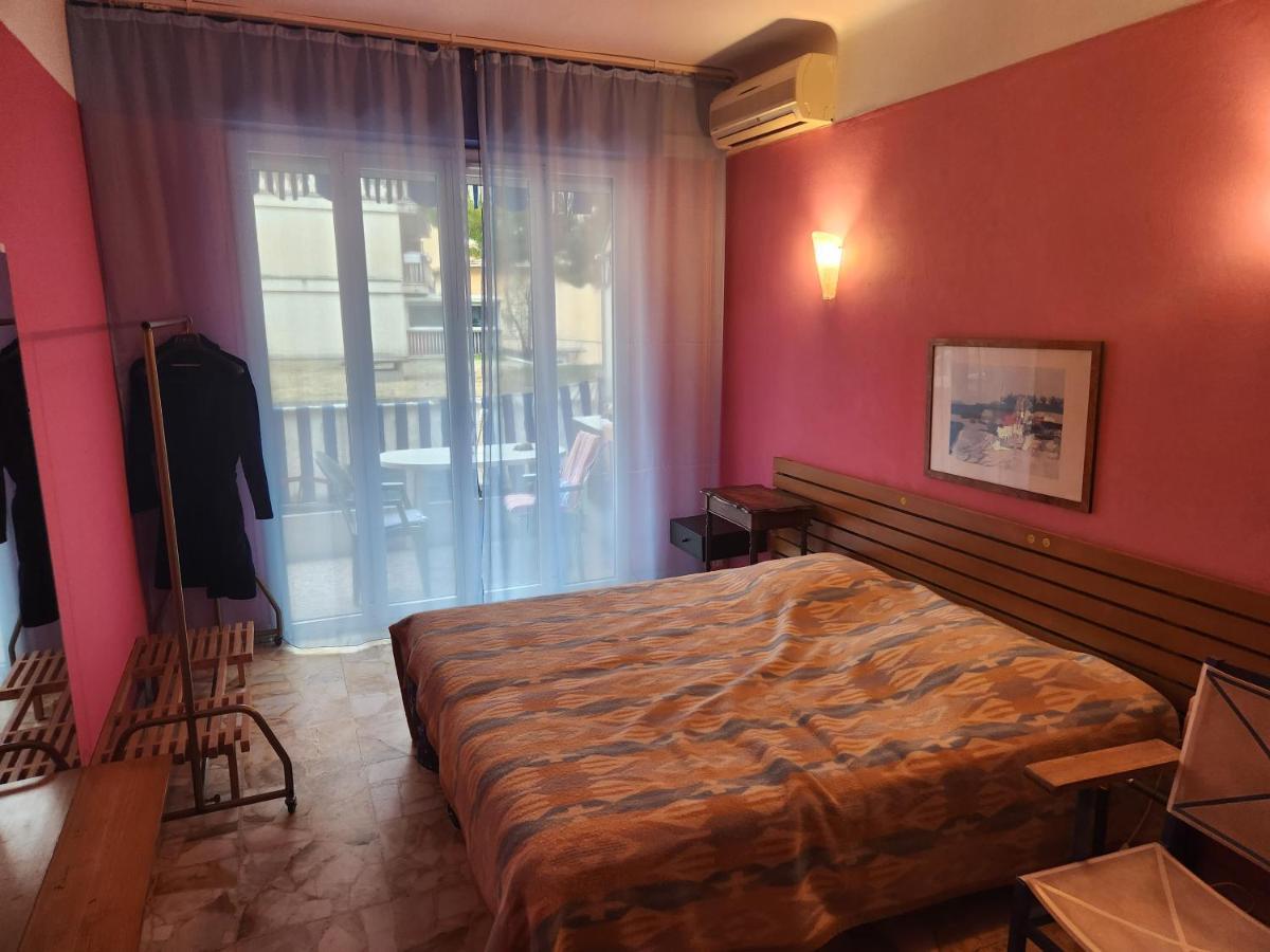 Big Apart 140M2 5Min Walk To Beach Sea &Promenade 3 Double Rooms,Big Living Room 42M2, 3 Showers,9 Beds, Free Parking Νίκαια Εξωτερικό φωτογραφία